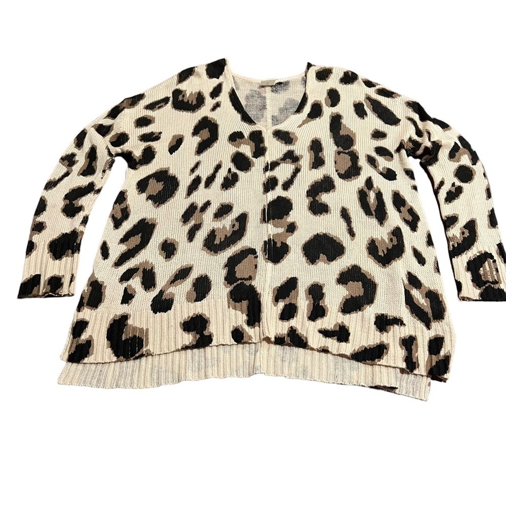 By Together Women’s Animal Print Oversized V-Neck Sweater Size Medium